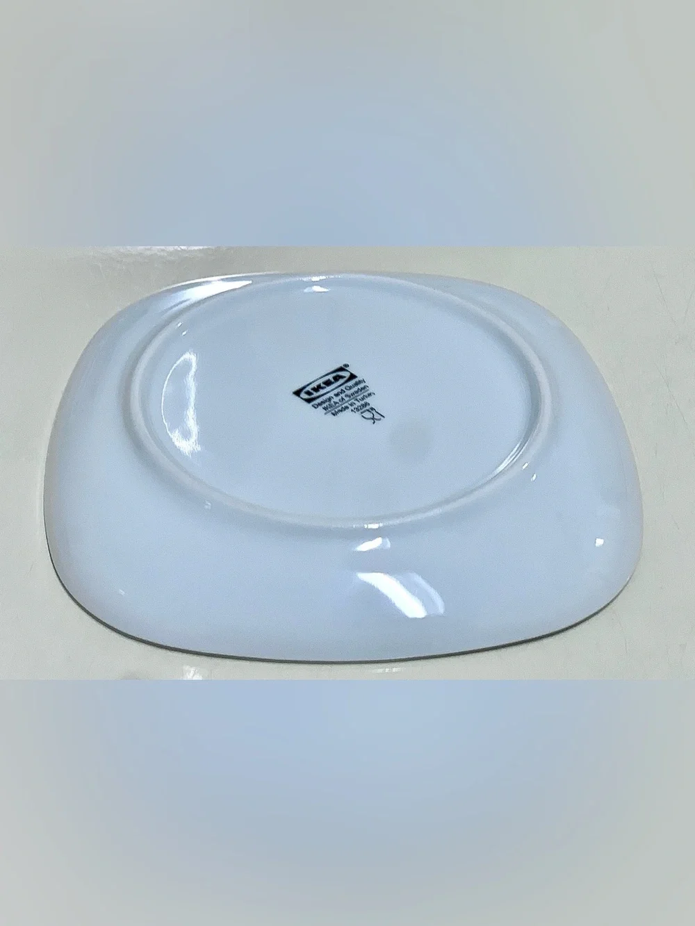 White IKEA VARDERA 13286 Soft Angle Square Dinner Plate